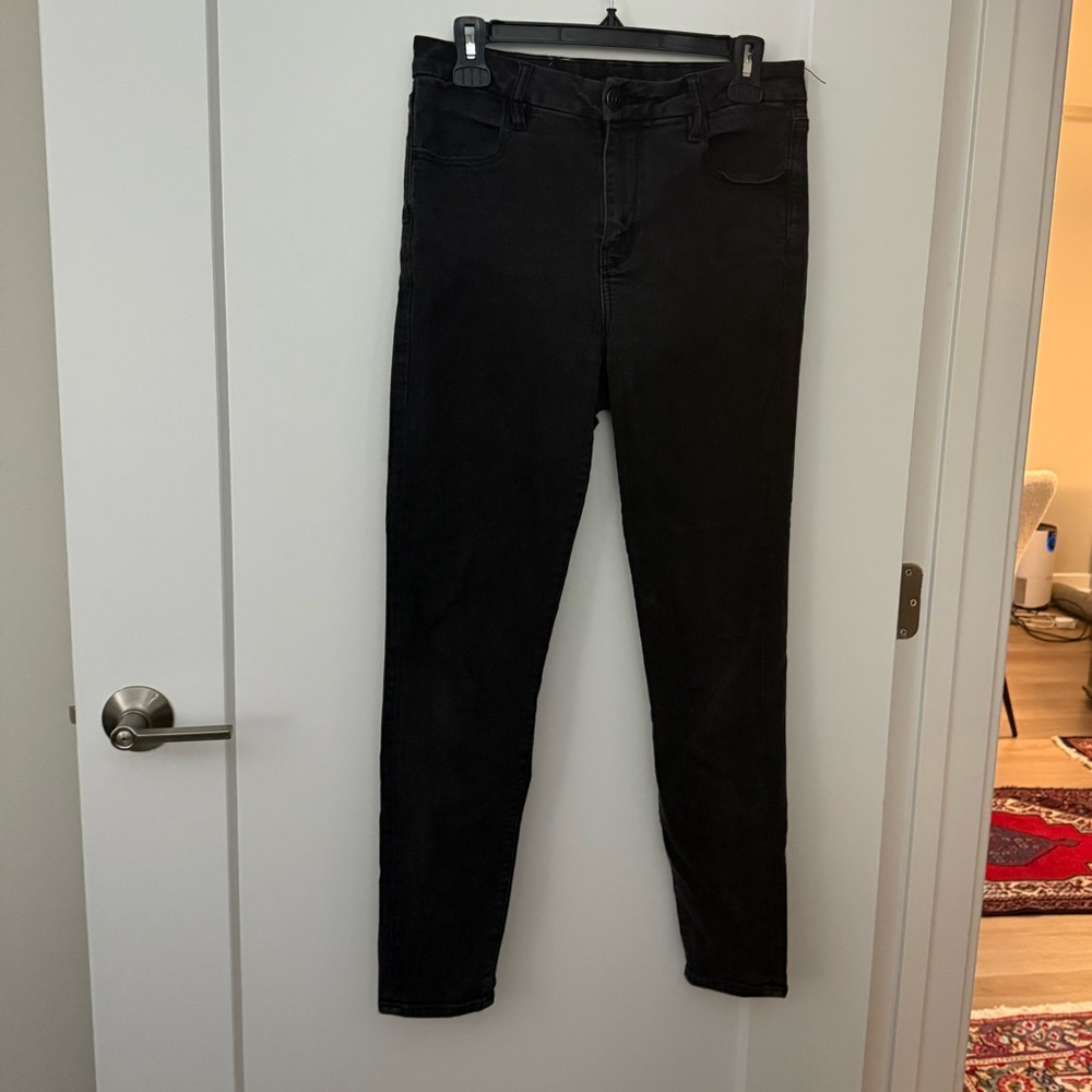 American Eagle Curvy High Rise Jeggings in Distressed Black